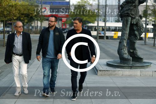 Antwerpen 21 sptember 2016
Frank Masmeijer arriveert bij de rechtbank van Antwerpen et een cameraploeg van SBS6 ivm opames van zijn real life soap. Ook zijn schoonvader is erbij