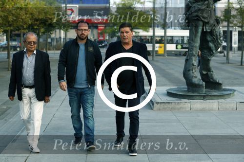 Antwerpen 21 sptember 2016
Frank Masmeijer arriveert bij de rechtbank van Antwerpen et een cameraploeg van SBS6 ivm opames van zijn real life soap. Ook zijn schoonvader is erbij