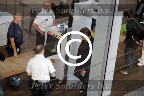 Antwerpen 21 sptember 2016
Frank Masmeijer arriveert bij de rechtbank van Antwerpen et een cameraploeg van SBS6 ivm opames van zijn real life soap. Ook zijn schoonvader is erbij