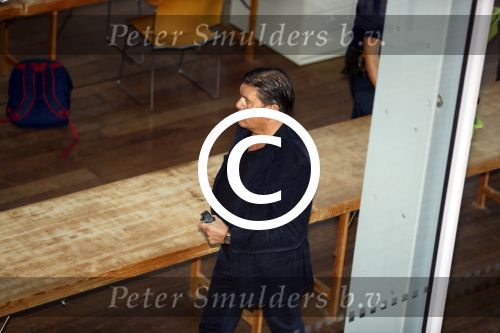 Antwerpen 21 sptember 2016
Frank Masmeijer arriveert bij de rechtbank van Antwerpen et een cameraploeg van SBS6 ivm opames van zijn real life soap. Ook zijn schoonvader is erbij