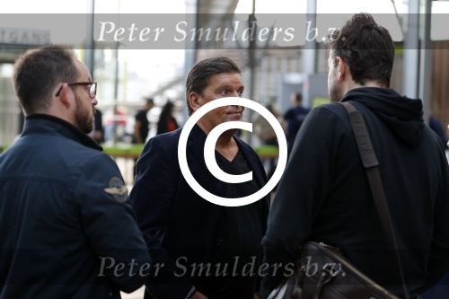 Antwerpen 21 sptember 2016
Frank Masmeijer arriveert bij de rechtbank van Antwerpen et een cameraploeg van SBS6 ivm opames van zijn real life soap. Ook zijn schoonvader is erbij