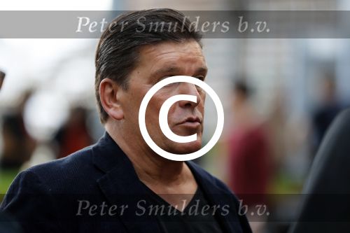 Antwerpen 21 sptember 2016
Frank Masmeijer arriveert bij de rechtbank van Antwerpen et een cameraploeg van SBS6 ivm opames van zijn real life soap. Ook zijn schoonvader is erbij