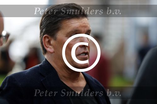 Antwerpen 21 sptember 2016
Frank Masmeijer arriveert bij de rechtbank van Antwerpen et een cameraploeg van SBS6 ivm opames van zijn real life soap. Ook zijn schoonvader is erbij