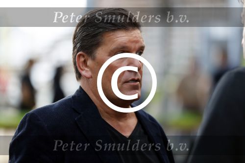 Antwerpen 21 sptember 2016
Frank Masmeijer arriveert bij de rechtbank van Antwerpen et een cameraploeg van SBS6 ivm opames van zijn real life soap. Ook zijn schoonvader is erbij