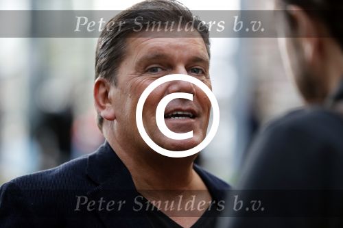Antwerpen 21 sptember 2016
Frank Masmeijer arriveert bij de rechtbank van Antwerpen et een cameraploeg van SBS6 ivm opames van zijn real life soap. Ook zijn schoonvader is erbij