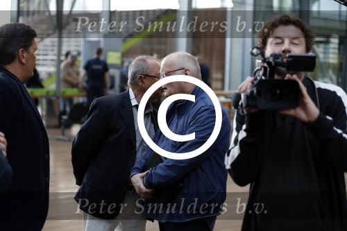 Antwerpen 21 sptember 2016
Frank Masmeijer arriveert bij de rechtbank van Antwerpen et een cameraploeg van SBS6 ivm opames van zijn real life soap. Ook zijn schoonvader is erbij