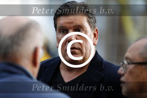 Antwerpen 21 sptember 2016
Frank Masmeijer arriveert bij de rechtbank van Antwerpen et een cameraploeg van SBS6 ivm opames van zijn real life soap. Ook zijn schoonvader is erbij