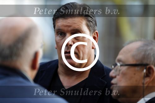 Antwerpen 21 sptember 2016
Frank Masmeijer arriveert bij de rechtbank van Antwerpen et een cameraploeg van SBS6 ivm opames van zijn real life soap. Ook zijn schoonvader is erbij