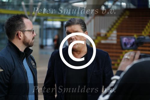 Antwerpen 21 sptember 2016
Frank Masmeijer arriveert bij de rechtbank van Antwerpen et een cameraploeg van SBS6 ivm opames van zijn real life soap. Ook zijn schoonvader is erbij