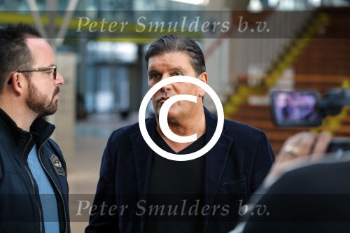 Antwerpen 21 sptember 2016
Frank Masmeijer arriveert bij de rechtbank van Antwerpen et een cameraploeg van SBS6 ivm opames van zijn real life soap. Ook zijn schoonvader is erbij