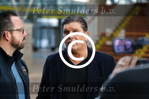 Antwerpen 21 sptember 2016
Frank Masmeijer arriveert bij de rechtbank van Antwerpen et een cameraploeg van SBS6 ivm opames van zijn real life soap. Ook zijn schoonvader is erbij