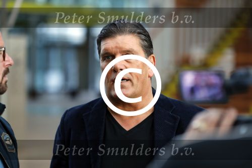 Antwerpen 21 sptember 2016
Frank Masmeijer arriveert bij de rechtbank van Antwerpen et een cameraploeg van SBS6 ivm opames van zijn real life soap. Ook zijn schoonvader is erbij