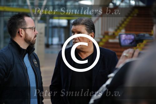 Antwerpen 21 sptember 2016
Frank Masmeijer arriveert bij de rechtbank van Antwerpen et een cameraploeg van SBS6 ivm opames van zijn real life soap. Ook zijn schoonvader is erbij