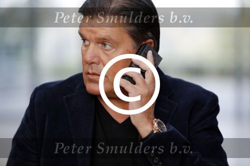 Antwerpen 21 sptember 2016
Frank Masmeijer arriveert bij de rechtbank van Antwerpen et een cameraploeg van SBS6 ivm opames van zijn real life soap. Ook zijn schoonvader is erbij