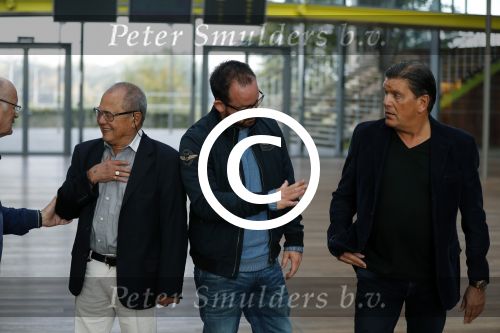 Antwerpen 21 sptember 2016
Frank Masmeijer arriveert bij de rechtbank van Antwerpen et een cameraploeg van SBS6 ivm opames van zijn real life soap. Ook zijn schoonvader is erbij