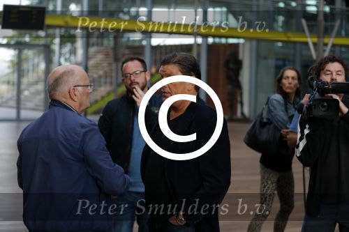 Antwerpen 21 sptember 2016
Frank Masmeijer arriveert bij de rechtbank van Antwerpen et een cameraploeg van SBS6 ivm opames van zijn real life soap. Ook zijn schoonvader is erbij