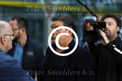 Antwerpen 21 sptember 2016
Frank Masmeijer arriveert bij de rechtbank van Antwerpen et een cameraploeg van SBS6 ivm opames van zijn real life soap. Ook zijn schoonvader is erbij