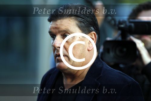 Antwerpen 21 sptember 2016
Frank Masmeijer arriveert bij de rechtbank van Antwerpen et een cameraploeg van SBS6 ivm opames van zijn real life soap. Ook zijn schoonvader is erbij