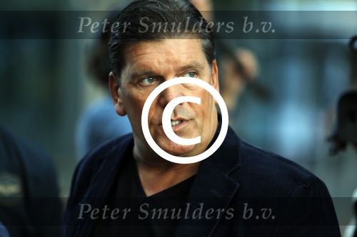 Antwerpen 21 sptember 2016
Frank Masmeijer arriveert bij de rechtbank van Antwerpen et een cameraploeg van SBS6 ivm opames van zijn real life soap. Ook zijn schoonvader is erbij
