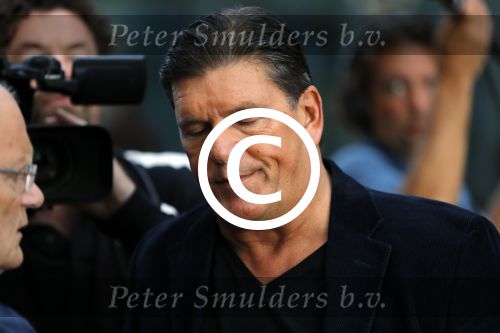 Antwerpen 21 sptember 2016
Frank Masmeijer arriveert bij de rechtbank van Antwerpen et een cameraploeg van SBS6 ivm opames van zijn real life soap. Ook zijn schoonvader is erbij