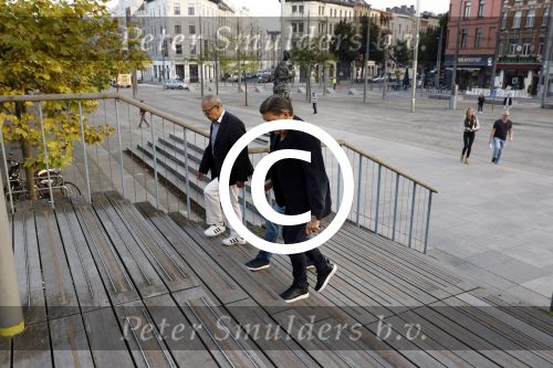 Antwerpen 21 sptember 2016
Frank Masmeijer arriveert bij de rechtbank van Antwerpen et een cameraploeg van SBS6 ivm opames van zijn real life soap. Ook zijn schoonvader is erbij