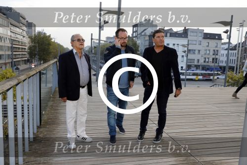 Antwerpen 21 sptember 2016
Frank Masmeijer arriveert bij de rechtbank van Antwerpen et een cameraploeg van SBS6 ivm opames van zijn real life soap. Ook zijn schoonvader is erbij