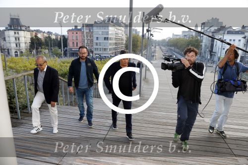 Antwerpen 21 sptember 2016
Frank Masmeijer arriveert bij de rechtbank van Antwerpen et een cameraploeg van SBS6 ivm opames van zijn real life soap. Ook zijn schoonvader is erbij
