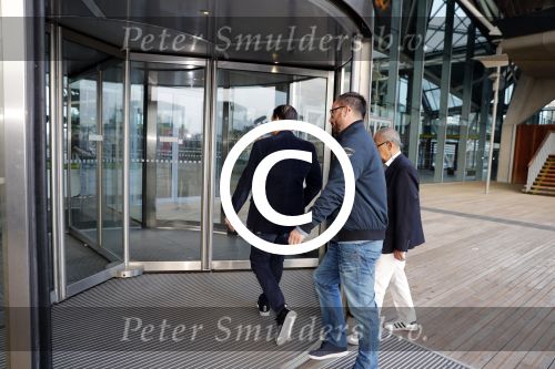 Antwerpen 21 sptember 2016
Frank Masmeijer arriveert bij de rechtbank van Antwerpen et een cameraploeg van SBS6 ivm opames van zijn real life soap. Ook zijn schoonvader is erbij
