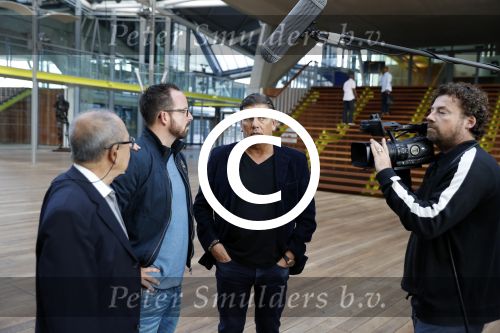 Antwerpen 21 sptember 2016
Frank Masmeijer arriveert bij de rechtbank van Antwerpen et een cameraploeg van SBS6 ivm opames van zijn real life soap. Ook zijn schoonvader is erbij