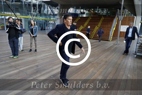 Antwerpen 21 sptember 2016
Frank Masmeijer arriveert bij de rechtbank van Antwerpen et een cameraploeg van SBS6 ivm opames van zijn real life soap. Ook zijn schoonvader is erbij