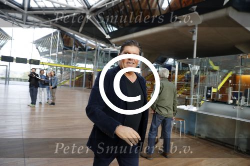 Antwerpen 21 sptember 2016
Frank Masmeijer arriveert bij de rechtbank van Antwerpen et een cameraploeg van SBS6 ivm opames van zijn real life soap. Ook zijn schoonvader is erbij