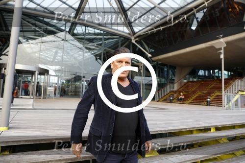 Antwerpen 21 sptember 2016
Frank Masmeijer arriveert bij de rechtbank van Antwerpen et een cameraploeg van SBS6 ivm opames van zijn real life soap. Ook zijn schoonvader is erbij