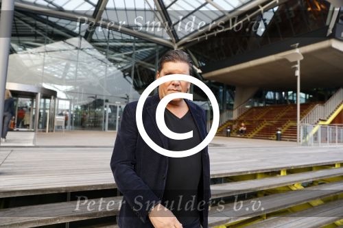 Antwerpen 21 sptember 2016
Frank Masmeijer arriveert bij de rechtbank van Antwerpen et een cameraploeg van SBS6 ivm opames van zijn real life soap. Ook zijn schoonvader is erbij