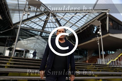 Antwerpen 21 sptember 2016
Frank Masmeijer arriveert bij de rechtbank van Antwerpen et een cameraploeg van SBS6 ivm opames van zijn real life soap. Ook zijn schoonvader is erbij