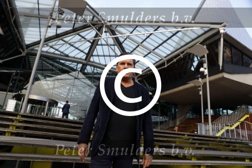Antwerpen 21 sptember 2016
Frank Masmeijer arriveert bij de rechtbank van Antwerpen et een cameraploeg van SBS6 ivm opames van zijn real life soap. Ook zijn schoonvader is erbij