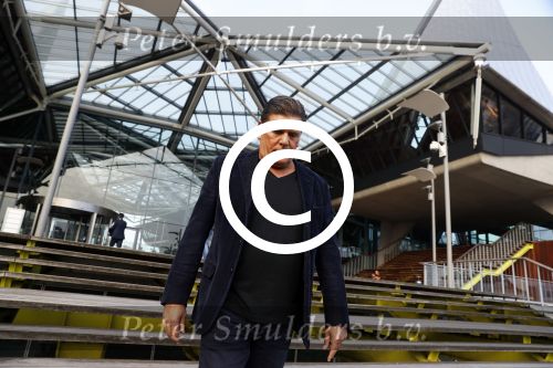Antwerpen 21 sptember 2016
Frank Masmeijer arriveert bij de rechtbank van Antwerpen et een cameraploeg van SBS6 ivm opames van zijn real life soap. Ook zijn schoonvader is erbij