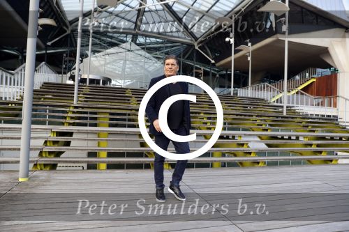Antwerpen 21 sptember 2016
Frank Masmeijer arriveert bij de rechtbank van Antwerpen et een cameraploeg van SBS6 ivm opames van zijn real life soap. Ook zijn schoonvader is erbij