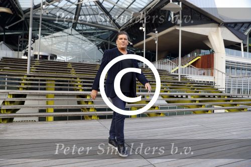 Antwerpen 21 sptember 2016
Frank Masmeijer arriveert bij de rechtbank van Antwerpen et een cameraploeg van SBS6 ivm opames van zijn real life soap. Ook zijn schoonvader is erbij