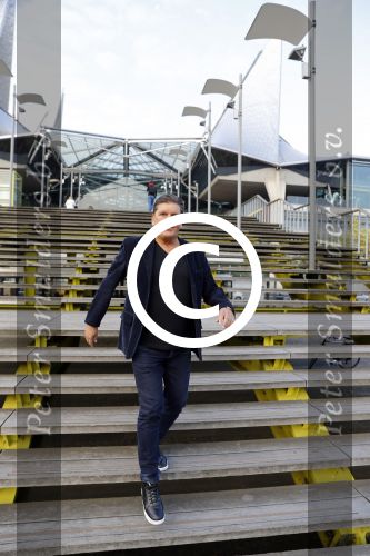 Antwerpen 21 sptember 2016
Frank Masmeijer arriveert bij de rechtbank van Antwerpen et een cameraploeg van SBS6 ivm opames van zijn real life soap. Ook zijn schoonvader is erbij