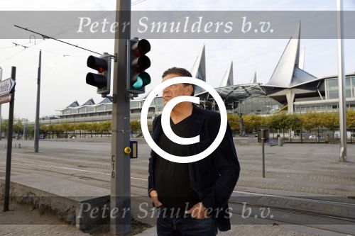 Antwerpen 21 sptember 2016
Frank Masmeijer arriveert bij de rechtbank van Antwerpen et een cameraploeg van SBS6 ivm opames van zijn real life soap. Ook zijn schoonvader is erbij