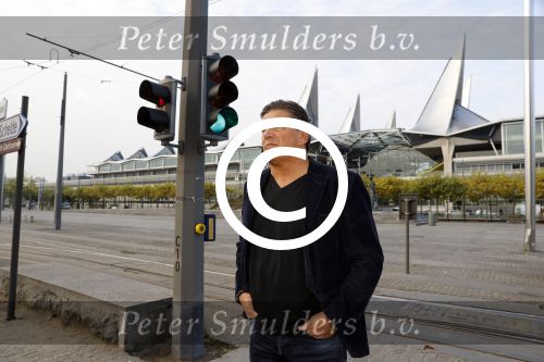 Antwerpen 21 sptember 2016
Frank Masmeijer arriveert bij de rechtbank van Antwerpen et een cameraploeg van SBS6 ivm opames van zijn real life soap. Ook zijn schoonvader is erbij
