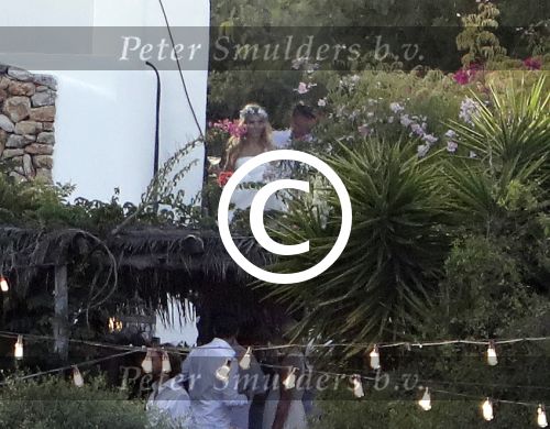 Ibiza 24 september 2016
Trouwen Gigi Ravelli en Roger Hodenius op ibiza . Ze trouwenni zuin huis/finca.