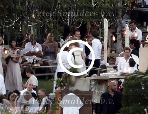 Ibiza 24 september 2016
Trouwen Gigi Ravelli en Roger Hodenius op ibiza . Ze trouwenni zuin huis/finca.