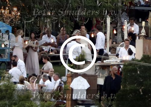 Ibiza 24 september 2016
Trouwen Gigi Ravelli en Roger Hodenius op ibiza . Ze trouwenni zuin huis/finca.