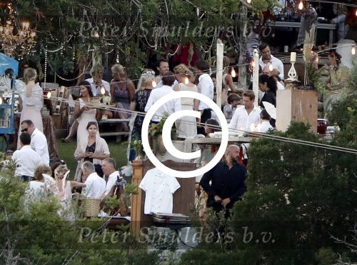 Ibiza 24 september 2016
Trouwen Gigi Ravelli en Roger Hodenius op ibiza . Ze trouwenni zuin huis/finca.