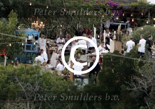 Ibiza 24 september 2016
Trouwen Gigi Ravelli en Roger Hodenius op ibiza . Ze trouwenni zuin huis/finca.