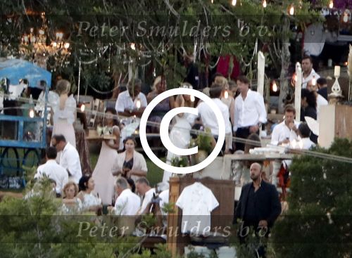 Ibiza 24 september 2016
Trouwen Gigi Ravelli en Roger Hodenius op ibiza . Ze trouwenni zuin huis/finca.