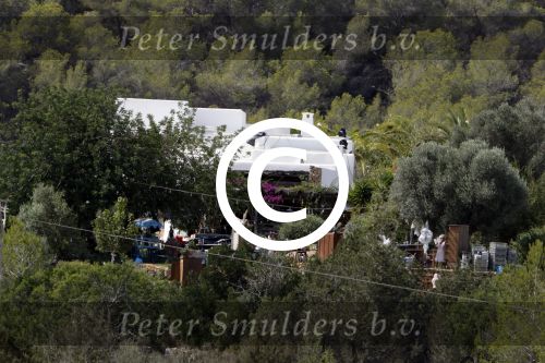 Ibiza 24 september 2016
Trouwen Gigi Ravelli en Roger Hodenius op ibiza . Ze trouwenni zuin huis/finca.
