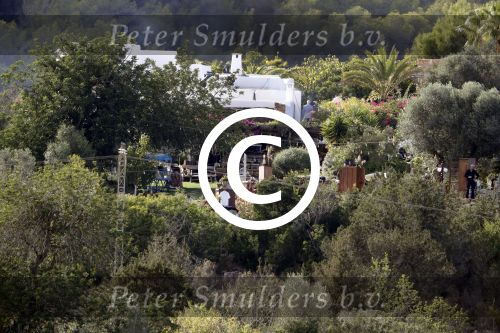Ibiza 24 september 2016
Trouwen Gigi Ravelli en Roger Hodenius op ibiza . Ze trouwenni zuin huis/finca.