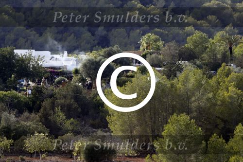 Ibiza 24 september 2016
Trouwen Gigi Ravelli en Roger Hodenius op ibiza . Ze trouwenni zuin huis/finca.